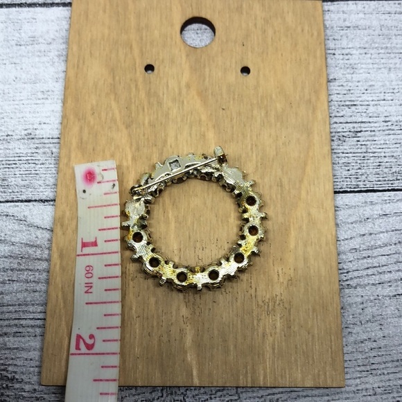 Vintage Austrian crystal elegant statement bejeweled brooch. - Picture 5 of 5